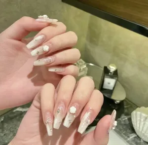 Mẫu Nail Tiểu Thư Sang Trọng và Lôi Cuốn – Xu Hướng Nail Mới 2024